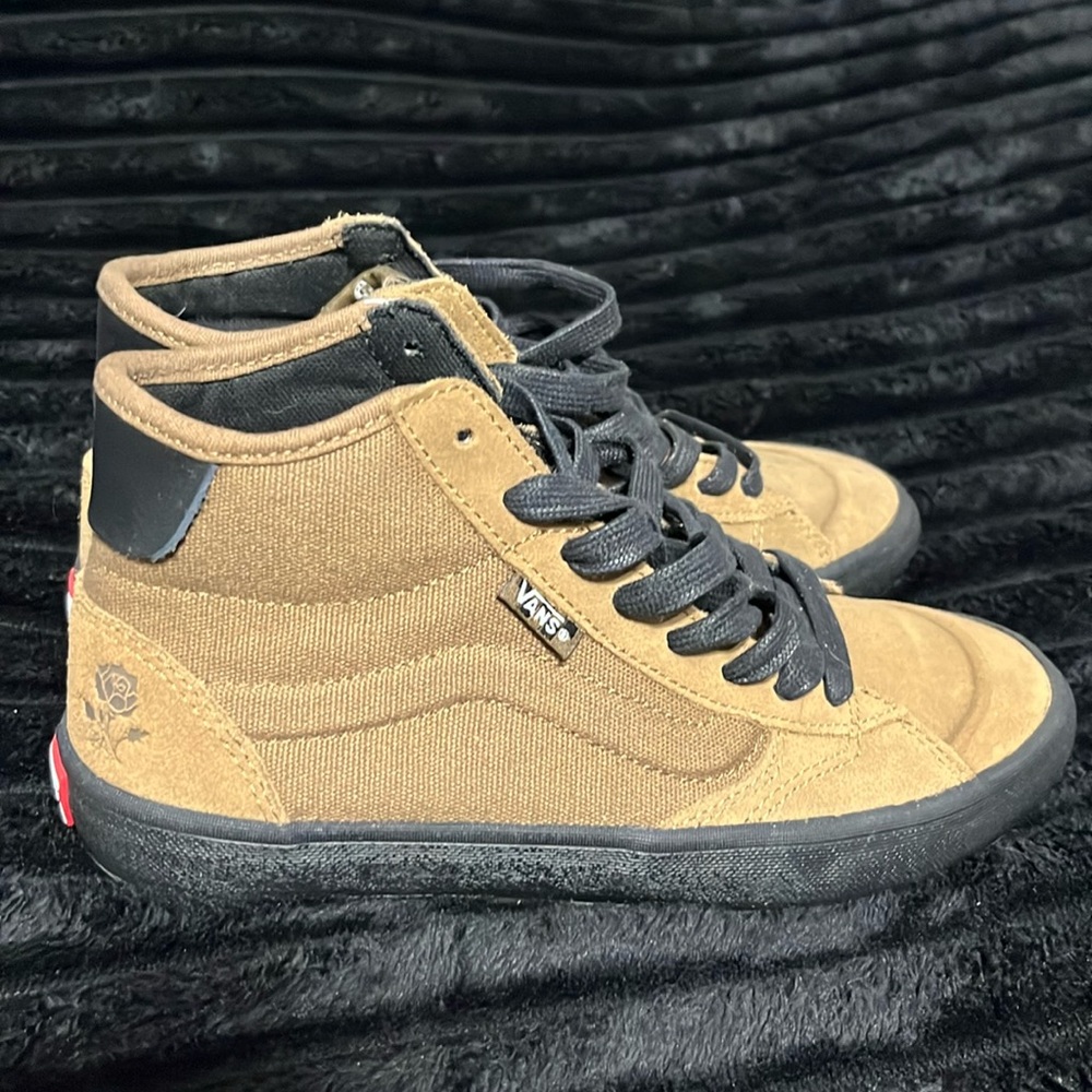 Lizzie tan and black vans